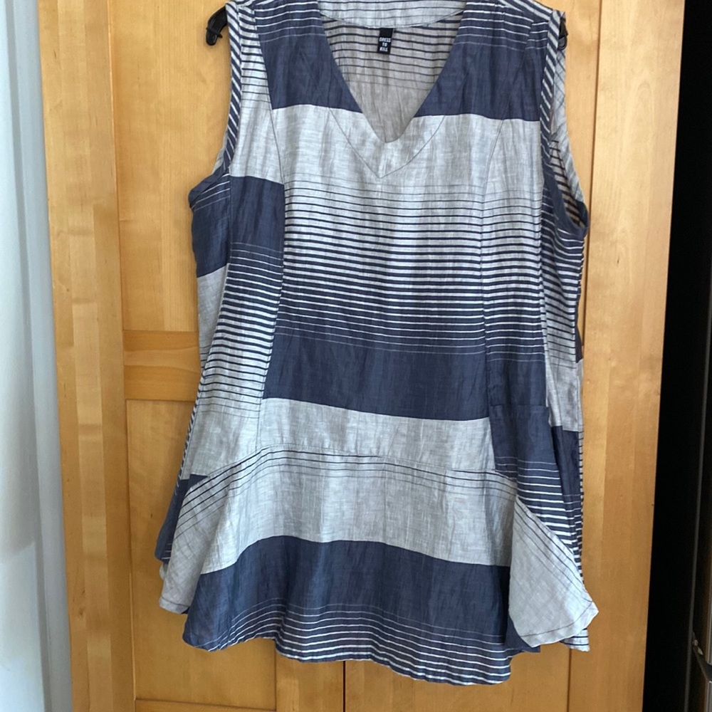 Dress To Kill sleeveless tunic. OSFA